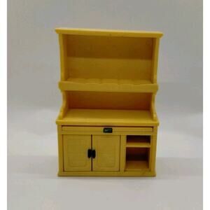 Epoch Sylvanian Families Maple Town Calico Critters Yellow Kitchen Cabinet Hutch